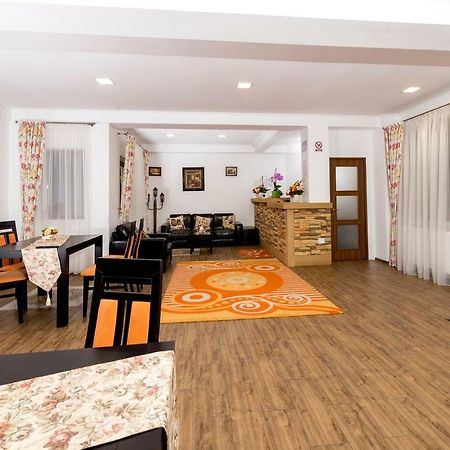 Hôtel Casa Dealul Melcilor à Braşov Extérieur photo