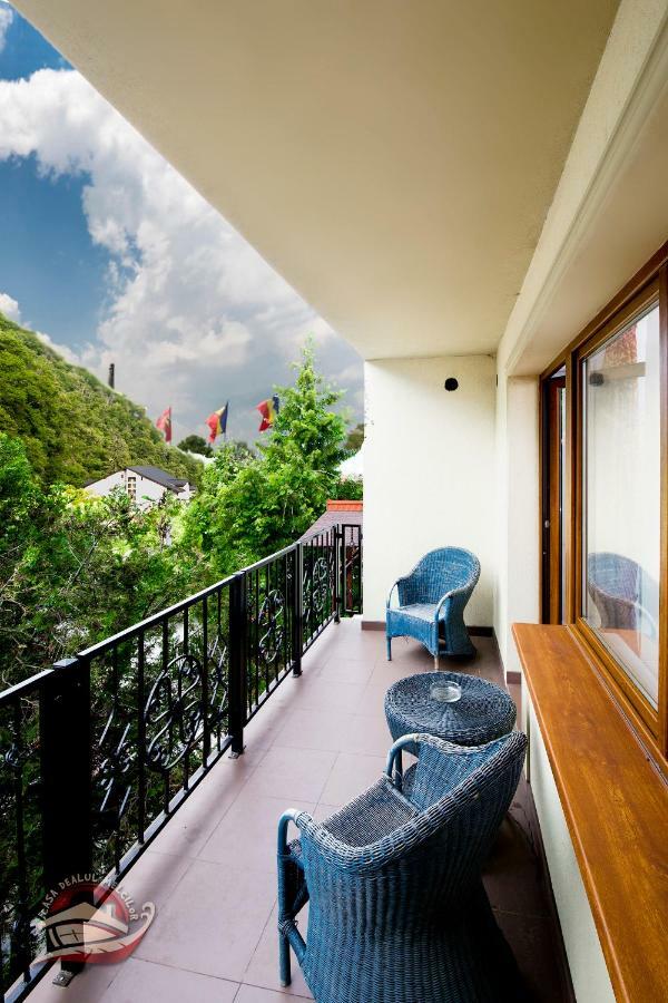 Hôtel Casa Dealul Melcilor à Braşov Extérieur photo