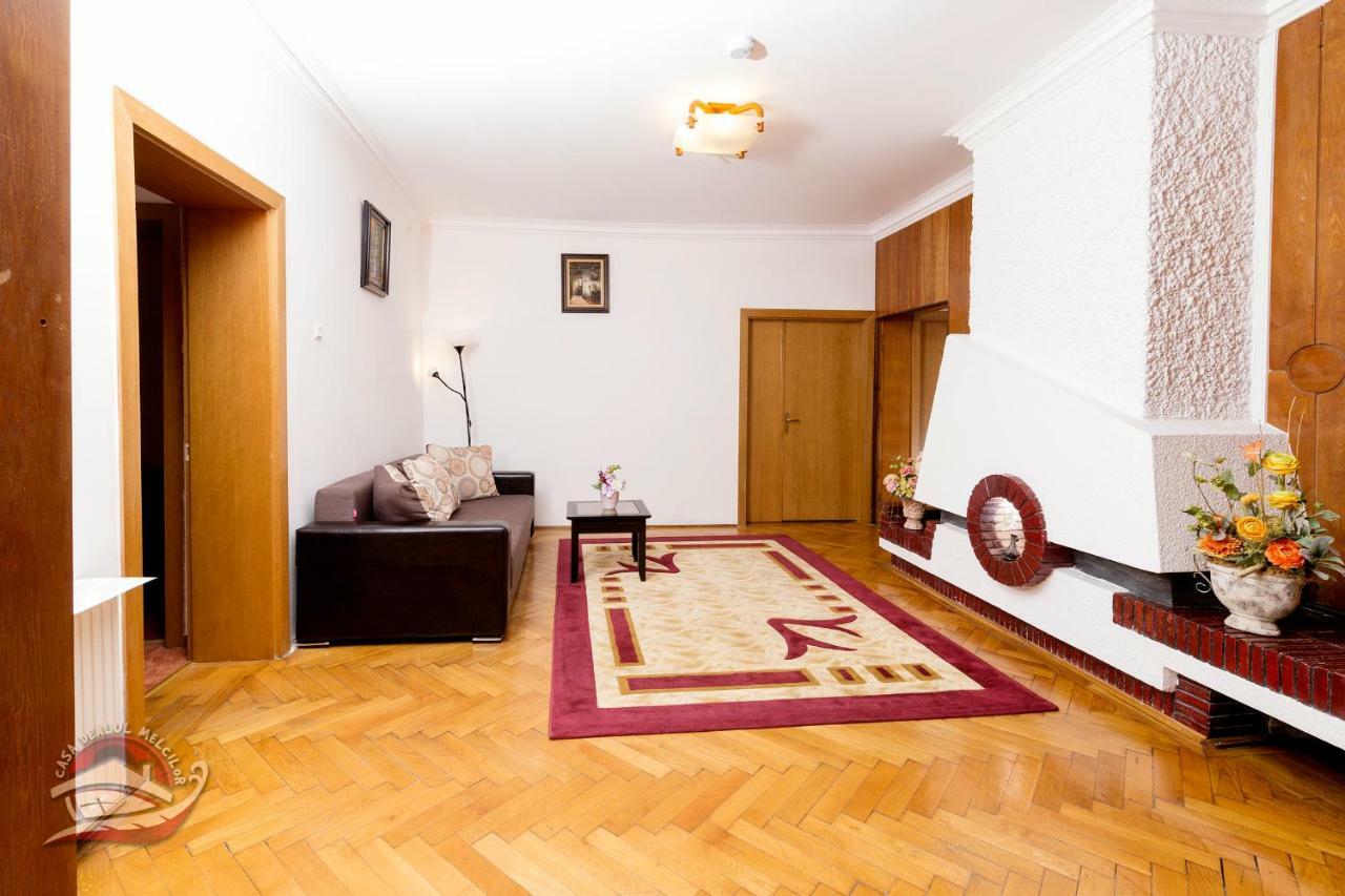 Hôtel Casa Dealul Melcilor à Braşov Extérieur photo